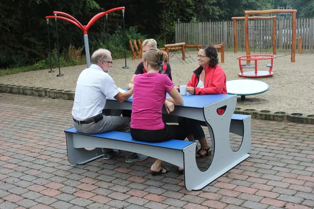 Bord / benk voksen L160 x B150 x H75 cm 