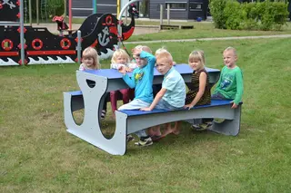 Bord med benk L160 x B150 x H59 cm