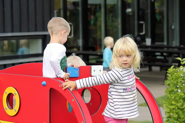 Brannbil mini L120 x B80 x H106 cm 