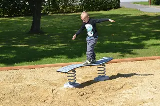 Balansebom på fjær L186 x B40 x H40 cm