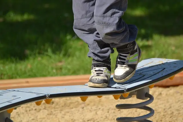 Balansebom på fjær L186 x B40 x H40 cm 