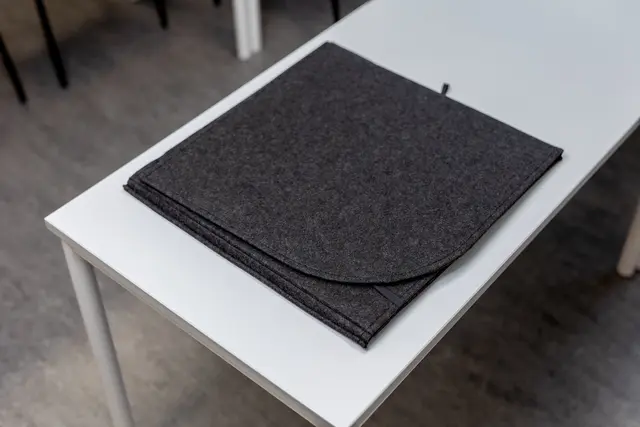 Lyddempende bordskjerm L50 x B50 x H50 cm 