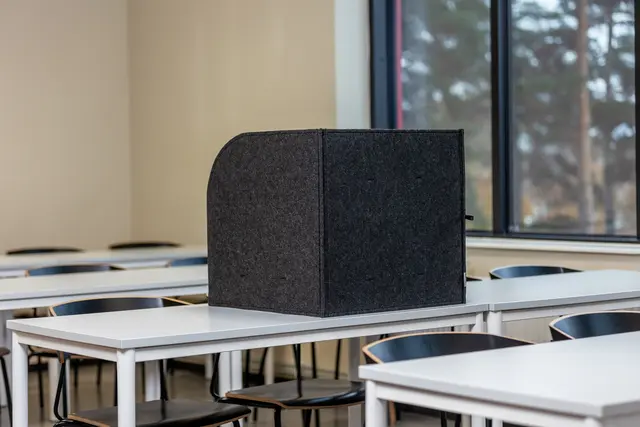 Lyddempende bordskjerm L50 x B50 x H50 cm 