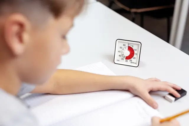 Konsentrasjonsklokke liten L8 x B8 cm 