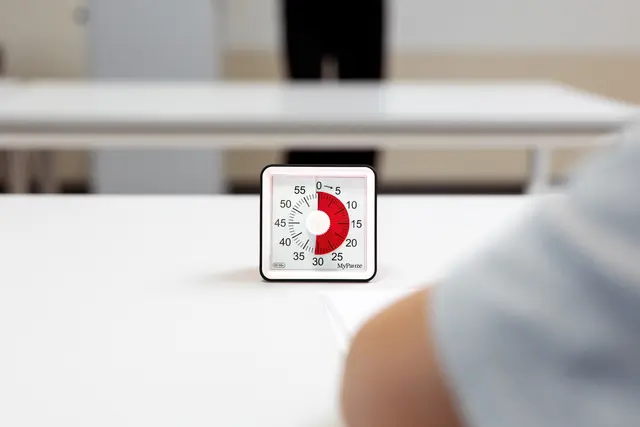 Konsentrasjonsklokke liten L8 x B8 cm 