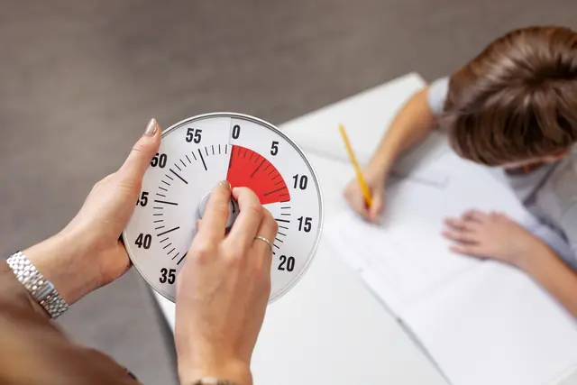 Konsentrasjonsklokke stor L19 x B19 cm 