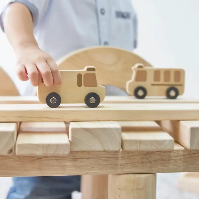 Lekebiler i tre 10 stk 