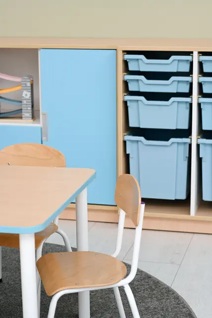 Quadro plastskuff liten lys blå B31 x D43 x H8 cm 