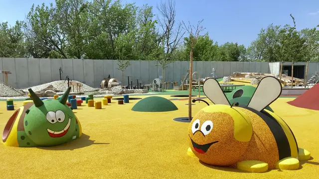 Bie gummidyr 3D-figur L175 x B165 x H114 cm 