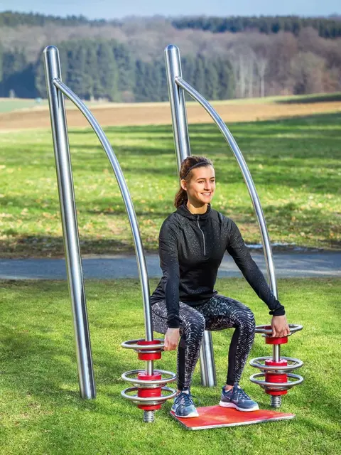 Squat L155 x B102 x H191 cm 