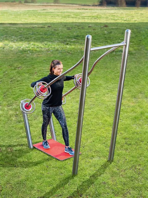 Chest shoulder press L230 x B107 x H230 cm 