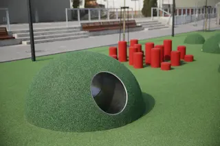 Hill XL gummifigur med tunnel 3D Ø166 x H87 cm