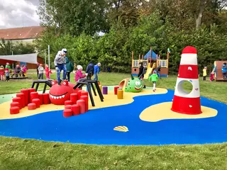 Fyr rødt gummifigur 3D Ø100 x H210 cm