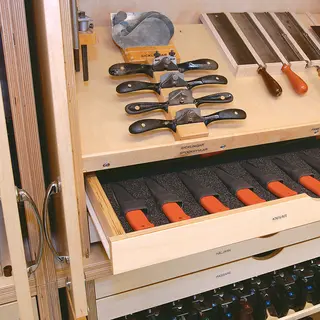 Sjöbergs skap til tresløyd B100 x D49 x H210 cm