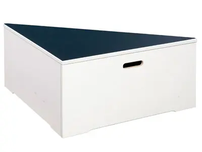 Scenekasse trekant B60 x D60 x H30 cm 