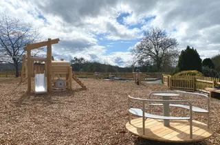 Arbor karusell med sitteplass L150 x B150 x H68 cm