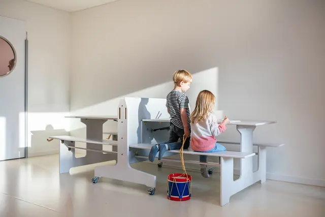 Sammenleggbart bord med benker H58/37 cm 