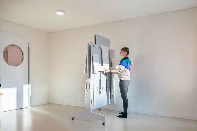 Sammenleggbart bord med benker H72/46 cm 