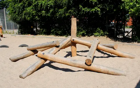 Core klatrepyramide i robinia L355 x B315 x H140 cm