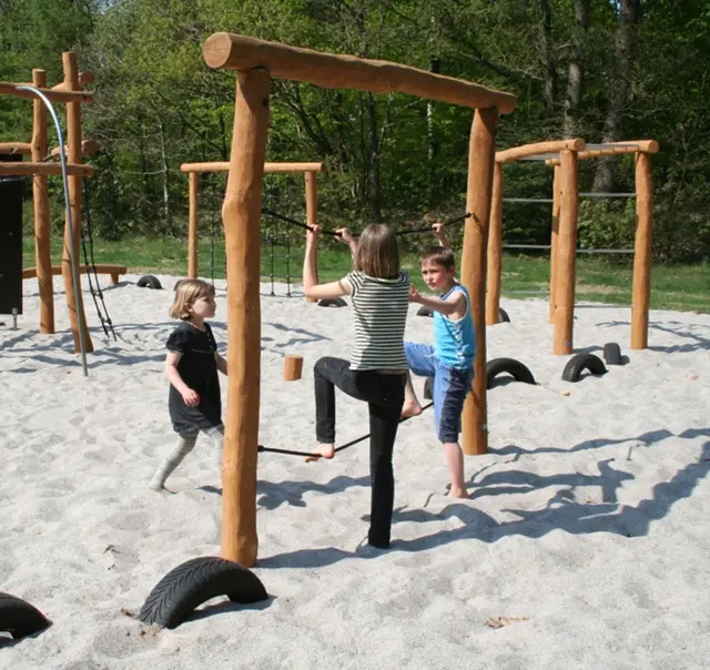 Core robinia balansegang med tau L280 x B20 x H210 cm 