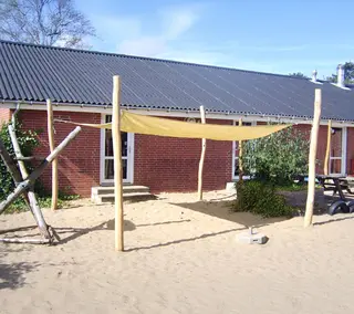 Solseil firkantet med stolper L420 x B420 cm