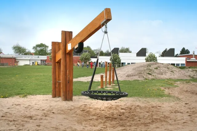 Core girafhuske med fuglerede L490 x B120 x H290 cm 