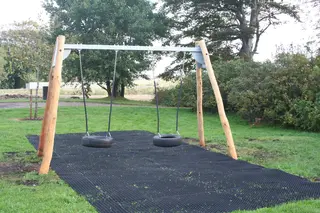 Core robinia huske med ståloverligger L368 x B159 x H230 cm