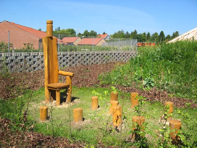 Core robinia eventyrstol med 10 stubber 