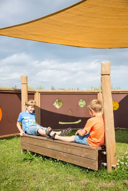 Benk med oppbevaringskasse i robinia L210 x B36 x H130 cm 