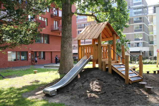 Core lekehus på en kolle 