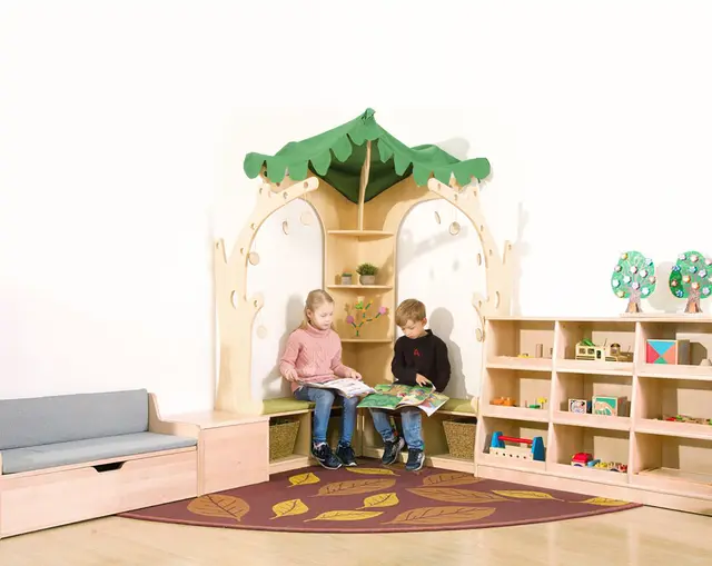 Trehuset lesehjørne L110 x B110 x H196 cm 