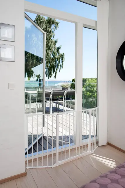 Olaf sikkerhetsgrind veggmontert L90-146 x H71 cm 