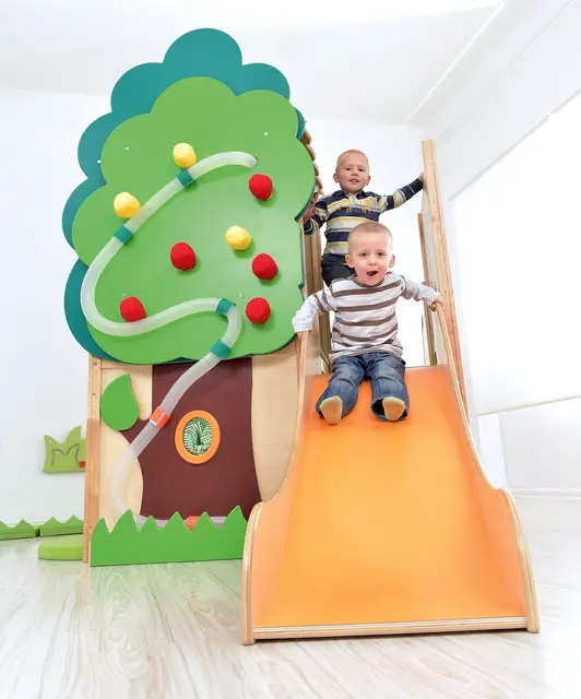 Trehuset med trapp og sklie B337 x D164 x H212 cm 