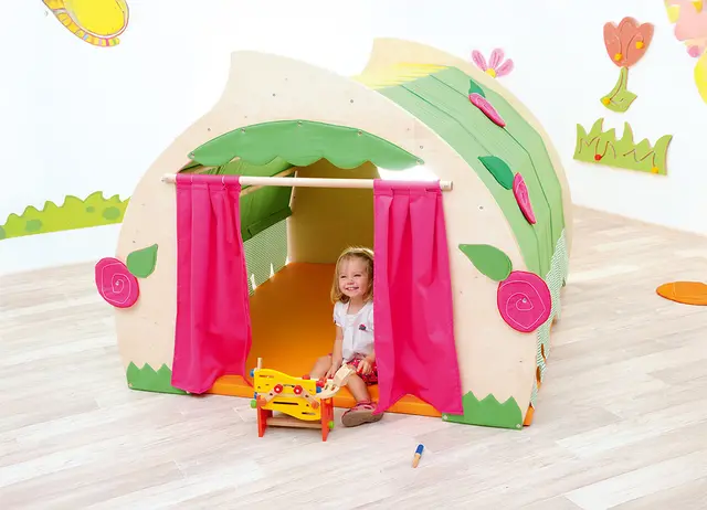 Stort lekehus  med blomster B163 x D145 x H122 cm 