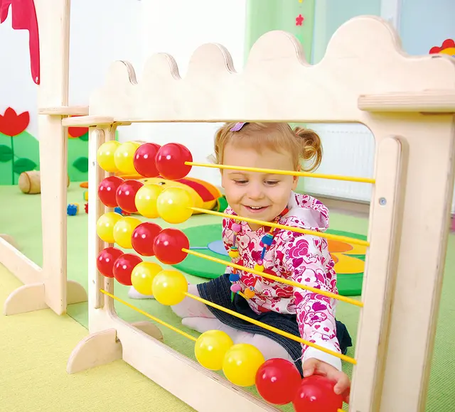 Babyhjørnet kulerammevegg B87 x D24 x H62 cm 