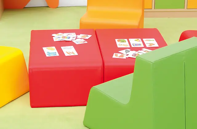 Barnebord lite rødt B78 x D68 x H24 cm 