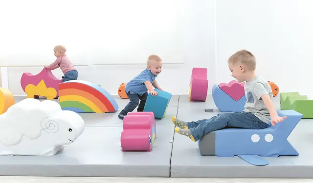 Myk lekeplass bil B63 x D20 x H30 cm 