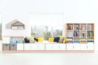 Quadro M asymmetrisk reol L117 x D42 x H87 cm