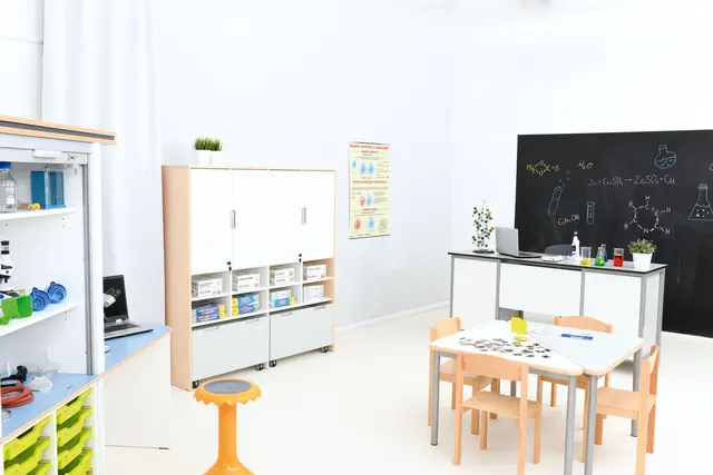 Quadro multifunksjonsskap B155 x D42 x H162 cm 