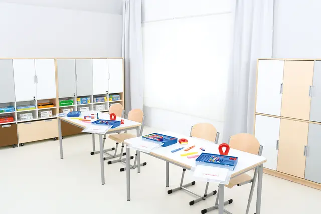 Quadro multifunksjonsskap B155 x D42 x H162 cm 