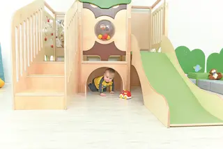 Lekehjørne i skogen B209 x D186 x H193 cm