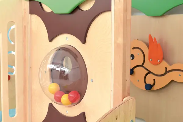 Lekehjørne i skogen B209 x D186 x H193 cm 