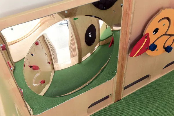 Lekehjørne i skogen B209 x D186 x H193 cm 