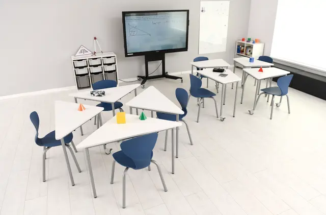 SMART elevbord triangel B128 x D90 x H76 cm 