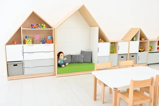 Quadro lesehus hvit B155 x D60 x H186 cm 