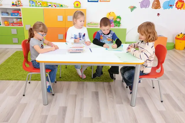 Colores stol junior rød Sittehøyde H30 cm 