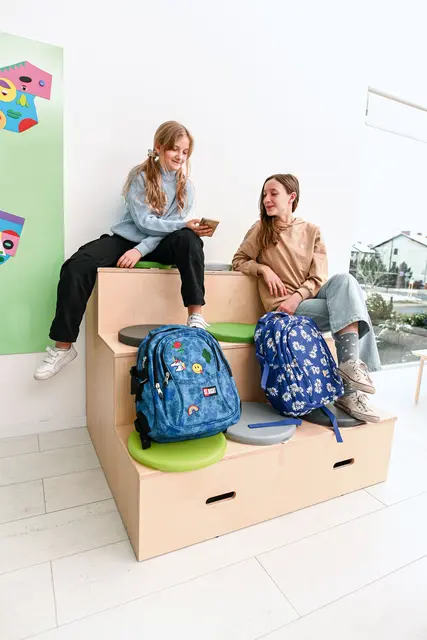 Tribunetrapp B120 x D106 x H92 cm 