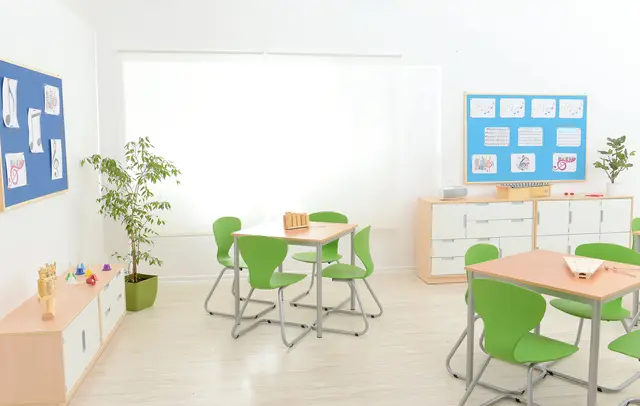 Bjørk elevbord B80 x D80 x H70 cm 