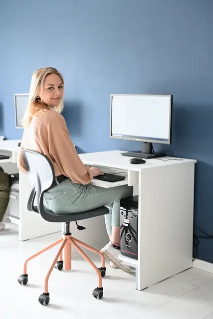 Colores elevstol grå/lakserosa H43-53 cm 