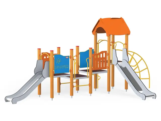 Lekeapparat Tower 12  med trestolper L647 x B371 x H295 cm 